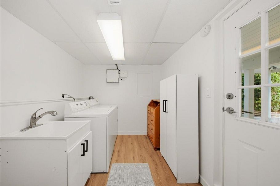 1392 Chamberlain Drive North Vancouver, BC - 26