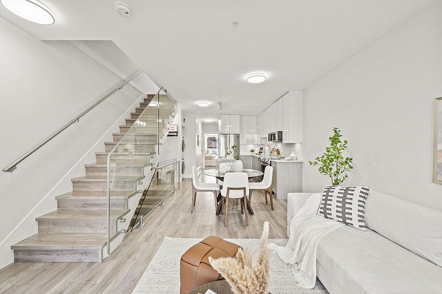 2296 E 33rd Avenue Vancouver, BC - 7