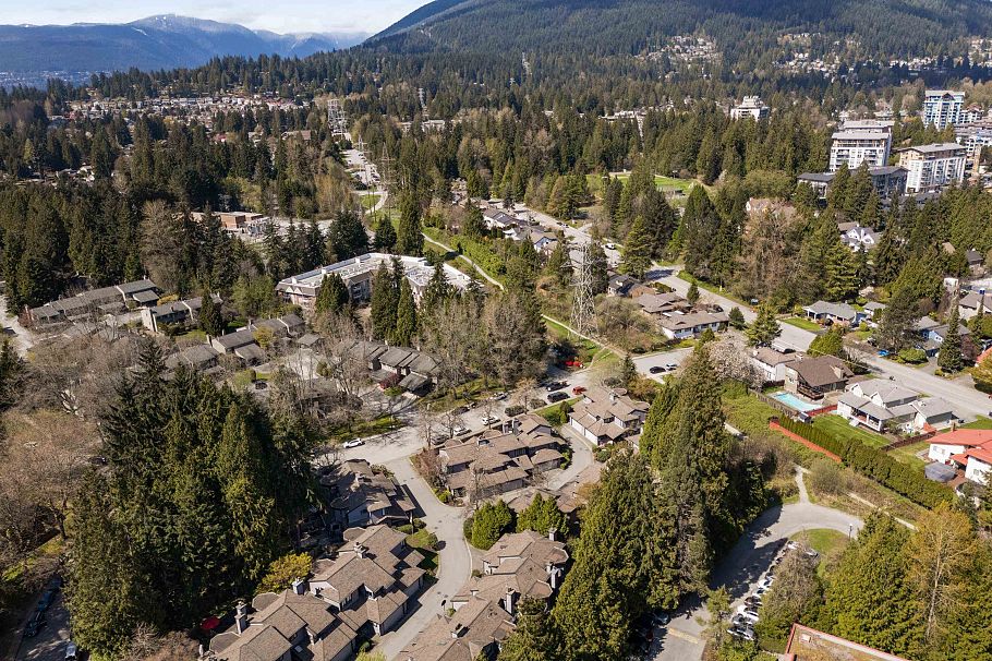 1991 Cedar Village Crescent North Vancouver, BC - 36