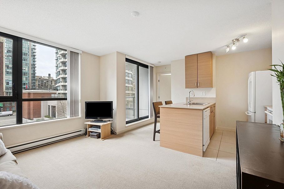 502 977 Mainland Street Vancouver, BC - 3