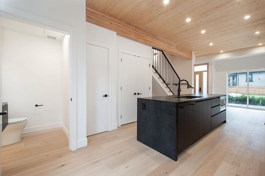 4170 Columbia Street Vancouver, BC - 9