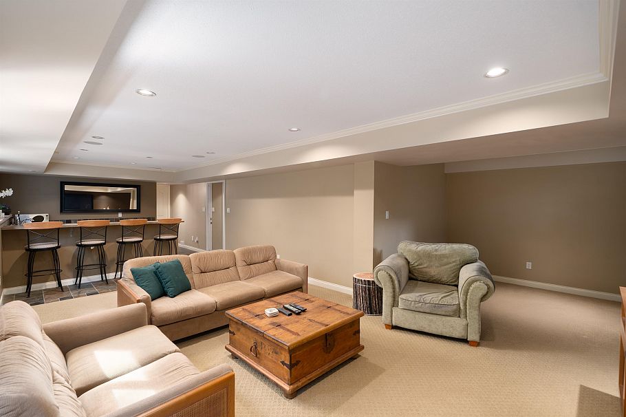 801 Regal Crescent North Vancouver, BC - 25