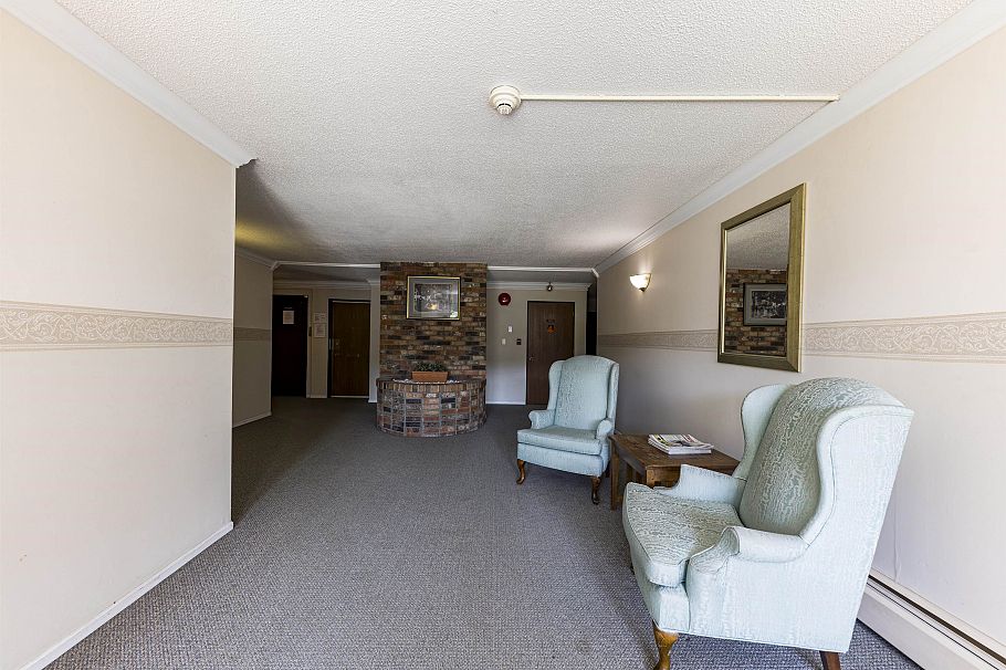 208 160 E 19th Street North Vancouver, BC - 6