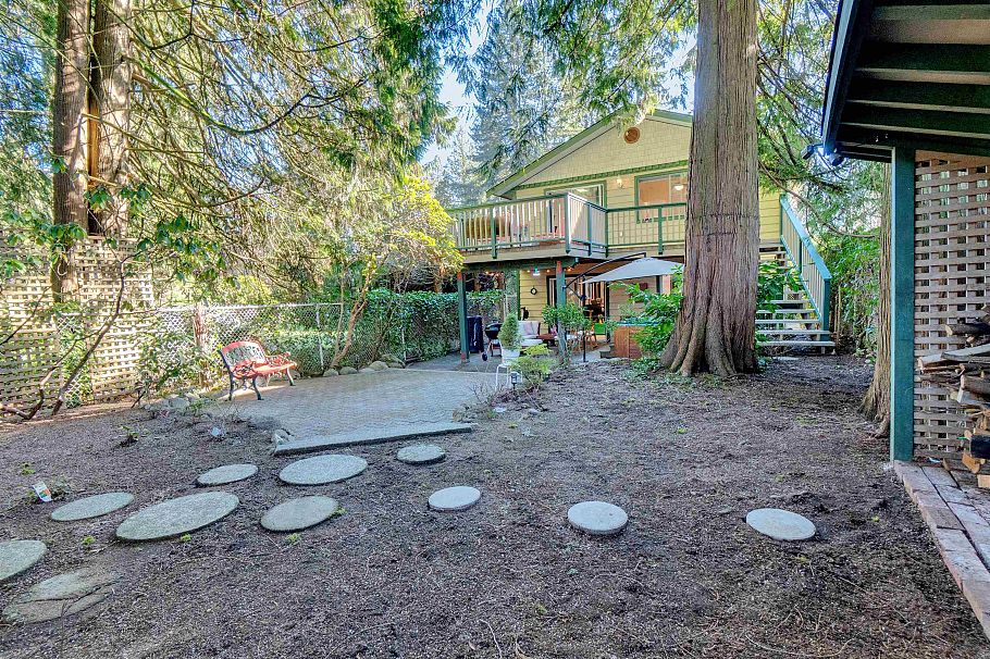 1652 Coleman Street North Vancouver, BC - 37