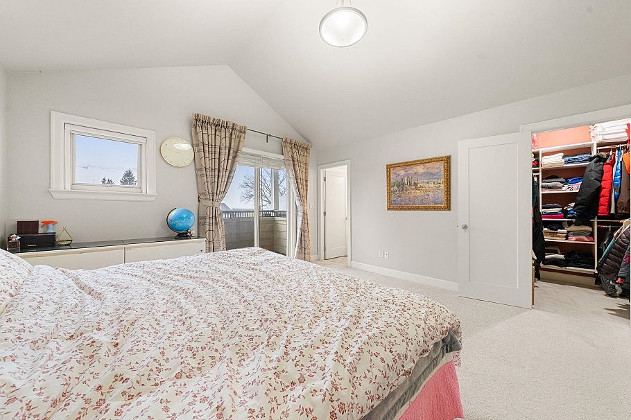 341 E 8th Street North Vancouver, BC - 24