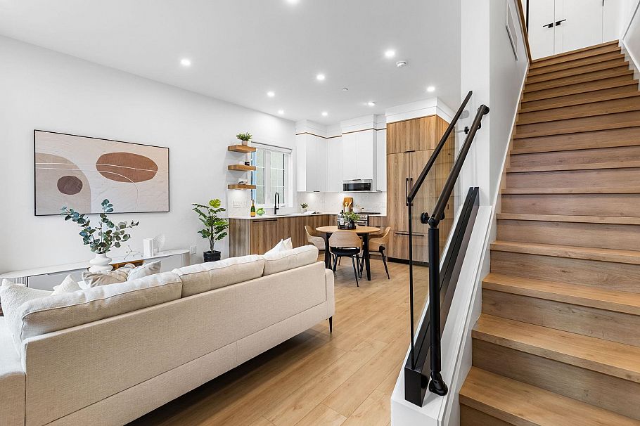 1 1620 E 11th Avenue Vancouver, BC - 5