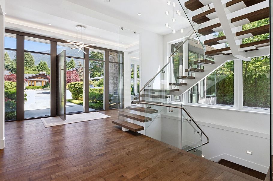 983 Tudor Avenue North Vancouver, BC - 6