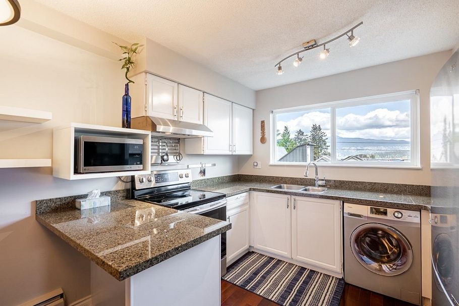 209 2211 W 2nd Avenue Vancouver, BC - 11