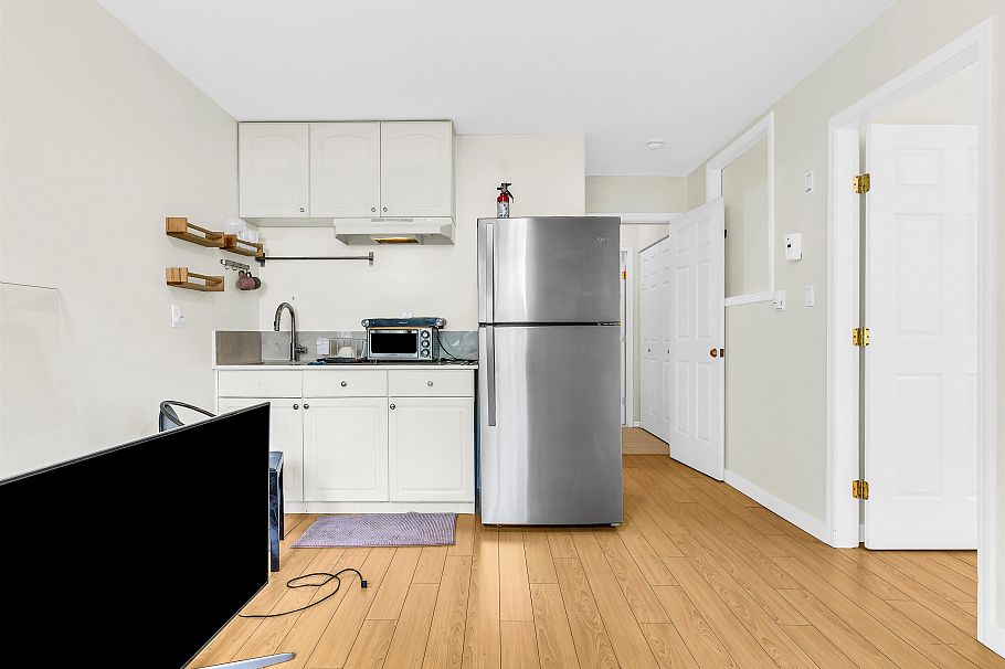 3263 W 14th Avenue Vancouver, BC - 23