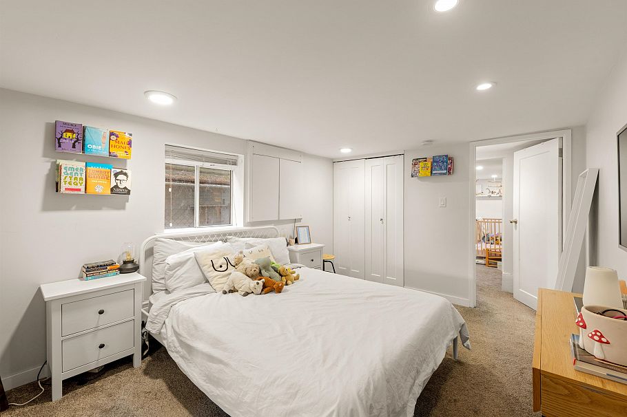 612 E 4th Street North Vancouver, BC - 23