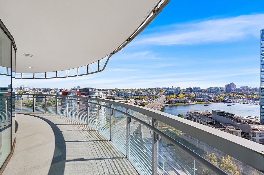 1584 87 Nelson Street Vancouver, BC - 1