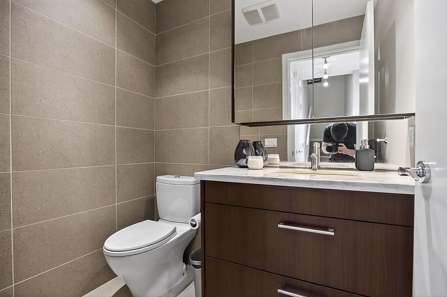 112 W 1st Avenue Vancouver, BC - 18