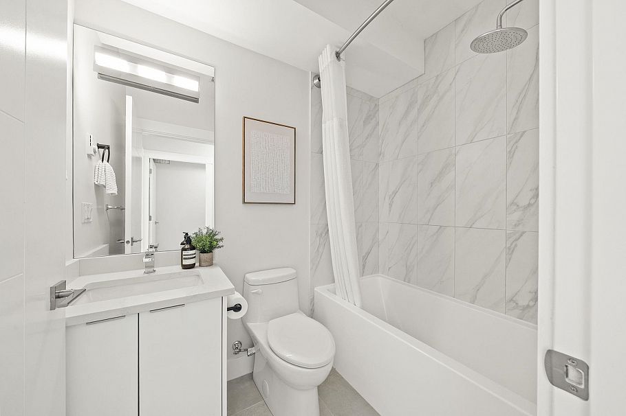 2296 E 33rd Avenue Vancouver, BC - 17