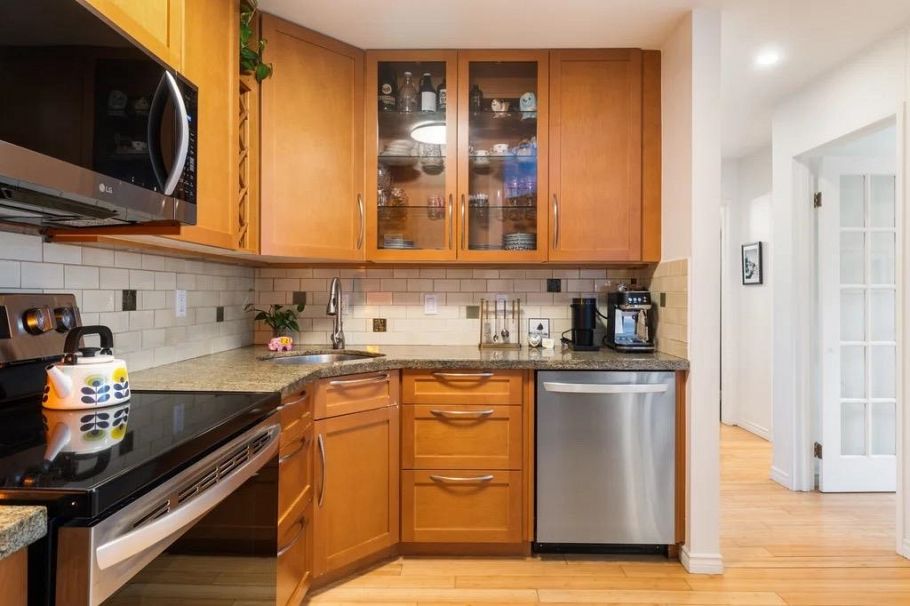 305 2001 Balsam Street Vancouver, BC - 11