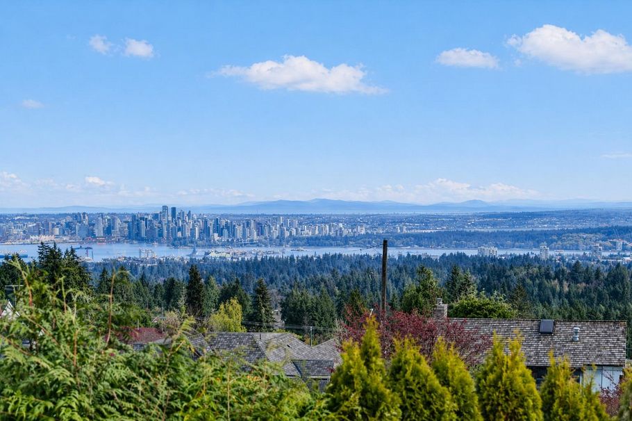 668 Alpine Court North Vancouver, BC - 12