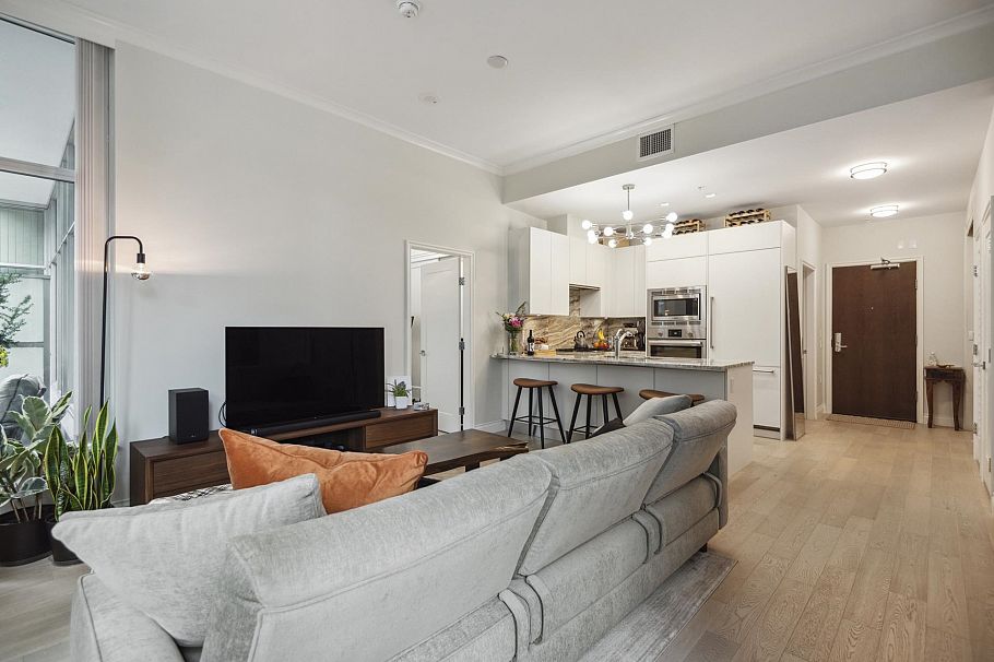 112 185 Victory Ship Way North Vancouver, BC - 3