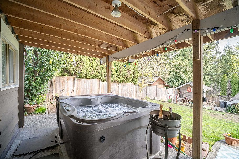 1119 Cloverley Street North Vancouver, BC - 26