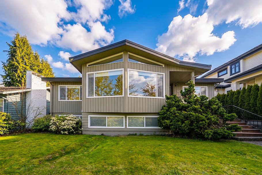 2244 W 32nd Avenue Vancouver, BC - 1