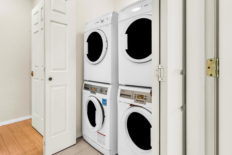 3263 W 14th Avenue Vancouver, BC - 33