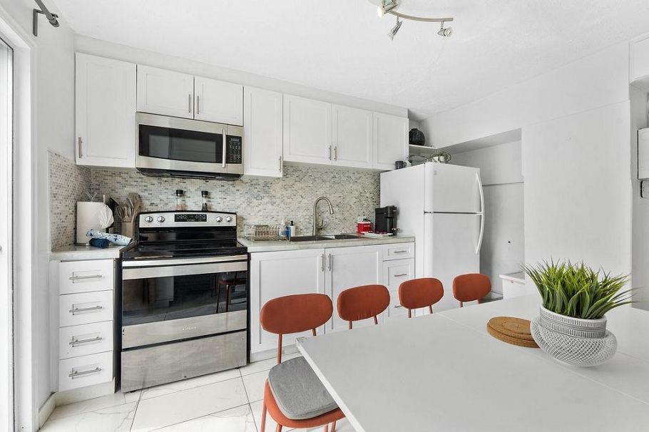 136 W 12th Avenue Vancouver, BC - 22