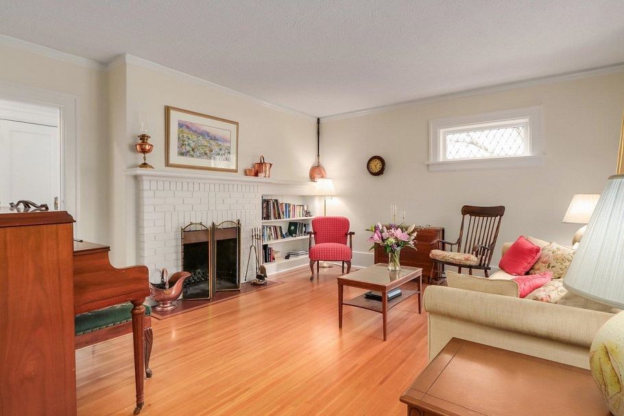 3436 W 37th Avenue Vancouver, BC - 4