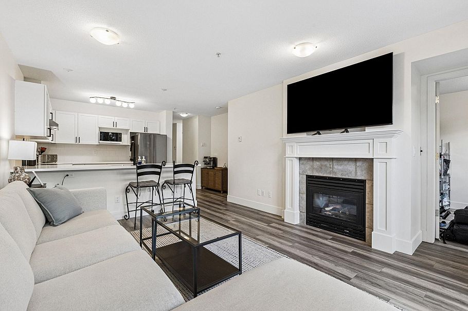 102 365 E 1st Street North Vancouver, BC - 14