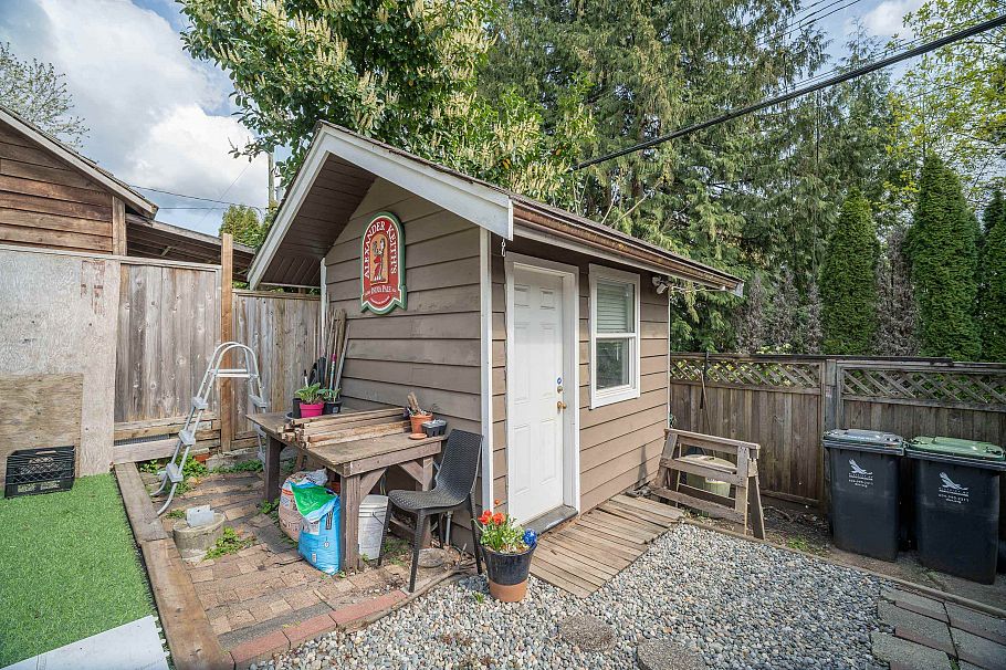 1119 Cloverley Street North Vancouver, BC - 37
