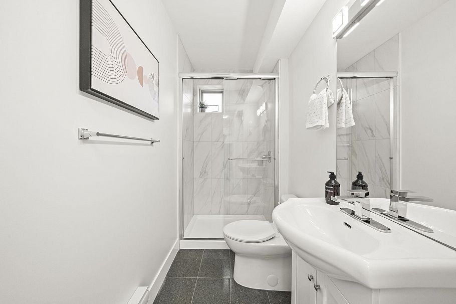 2296 E 33rd Avenue Vancouver, BC - 23