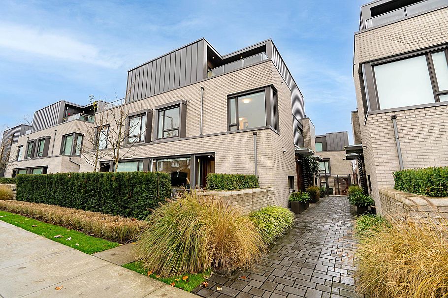 6840 Oak Street Vancouver, BC - 1