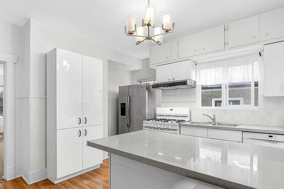 2975 W 8th Avenue Vancouver, BC - 14