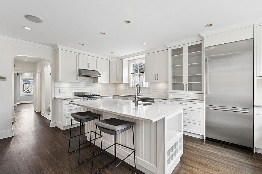 2859 W 33rd Avenue Vancouver, BC - 3