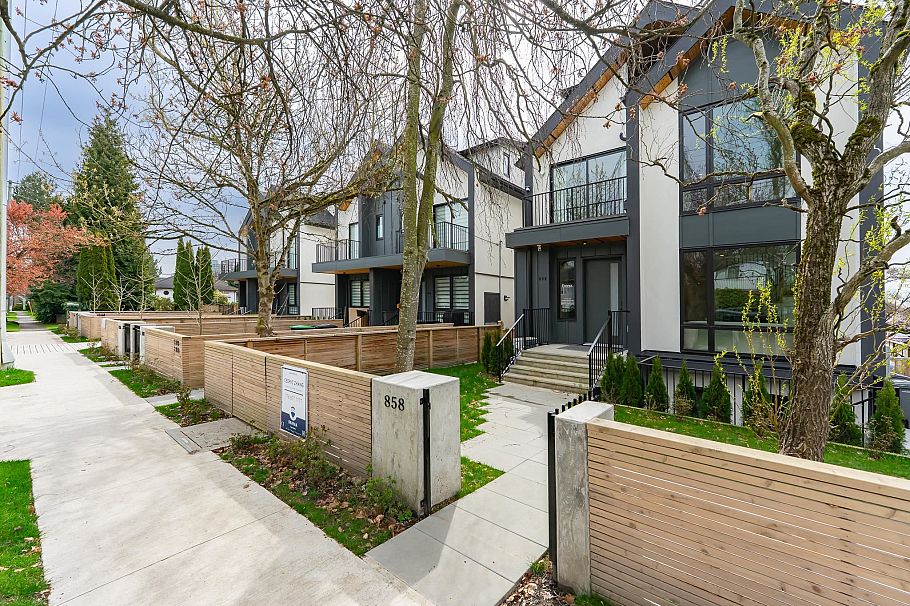 858 W 64th Avenue Vancouver, BC - 2