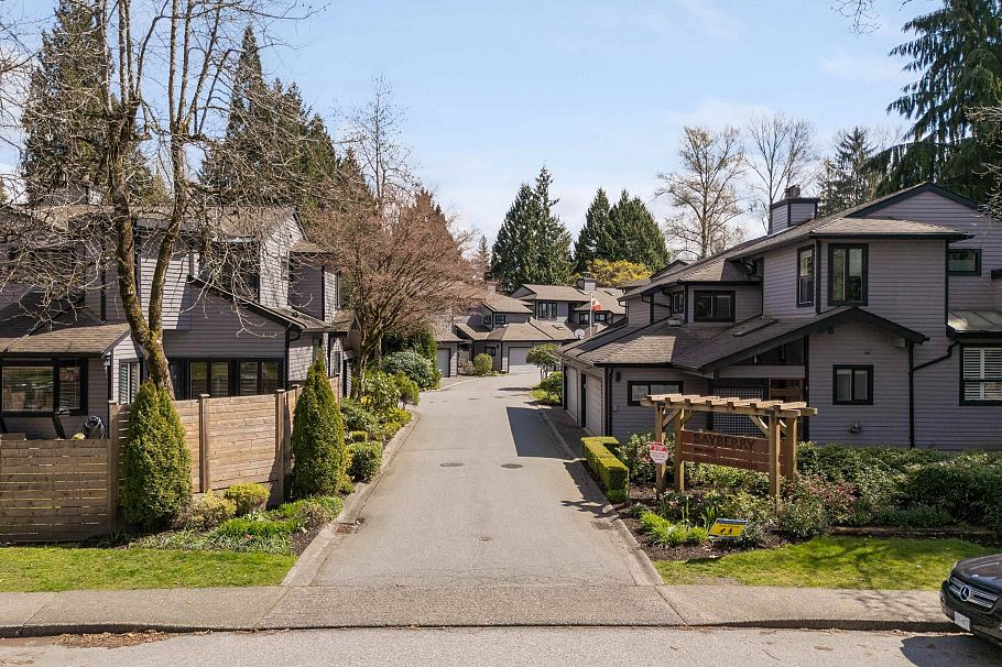 1991 Cedar Village Crescent North Vancouver, BC - 34