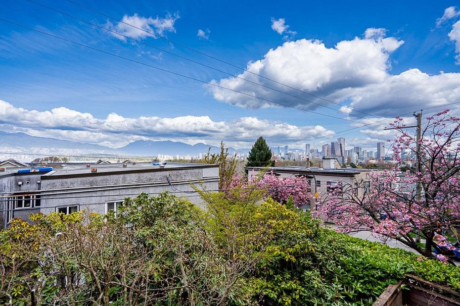 209 2211 W 2nd Avenue Vancouver, BC - 23