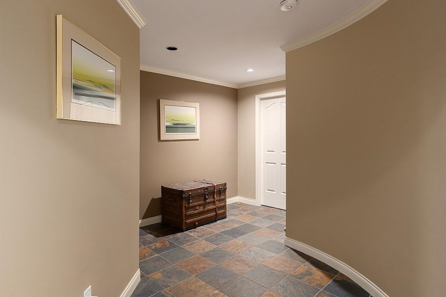 801 Regal Crescent North Vancouver, BC - 29