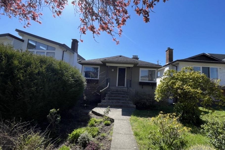 782 W 66th Avenue Vancouver, BC - 1