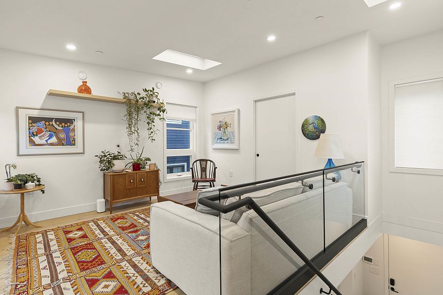 517 E 11th Avenue Vancouver, BC - 2