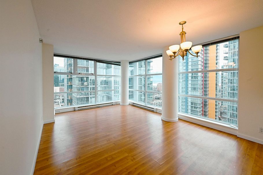 2206 111 W Georgia Street Vancouver, BC - 2
