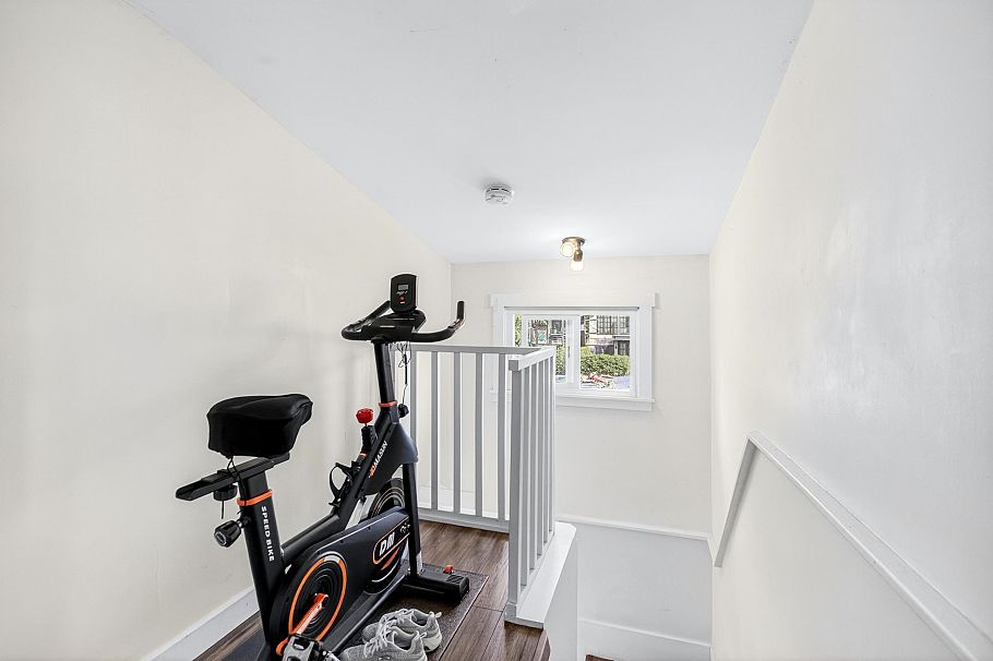 2975 W 8th Avenue Vancouver, BC - 24