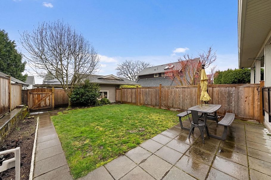 341 E 8th Street North Vancouver, BC - 17