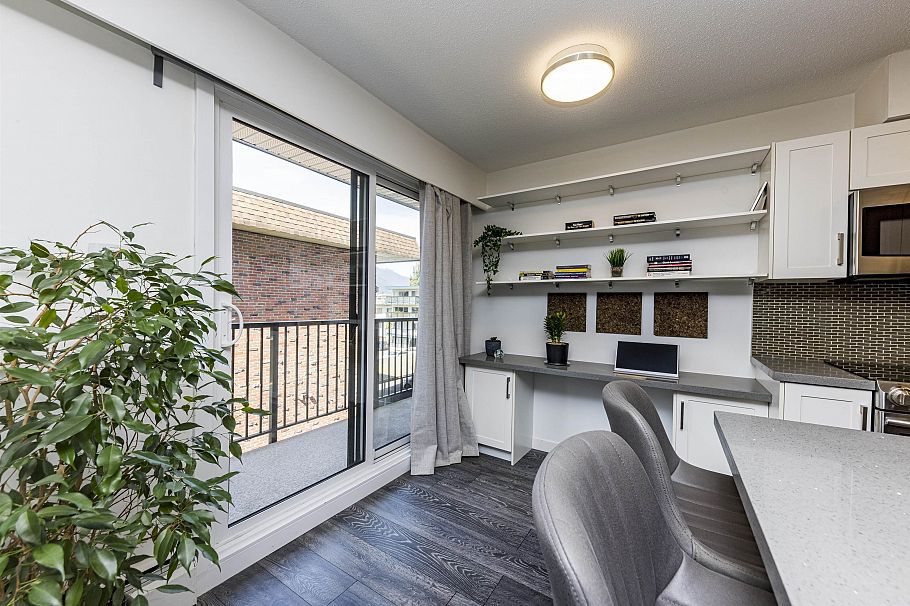 208 160 E 19th Street North Vancouver, BC - 5