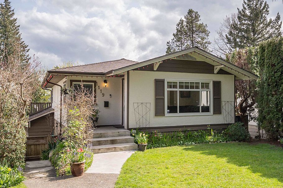 1119 Cloverley Street North Vancouver, BC - 1