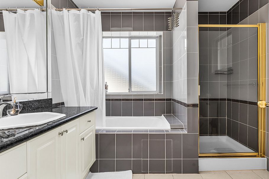 3263 W 14th Avenue Vancouver, BC - 19