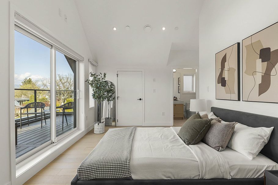 2 3255 13th Avenue Vancouver, BC - 13