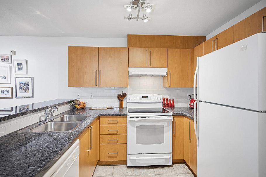 155 1100 E 29th Street North Vancouver, BC - 5