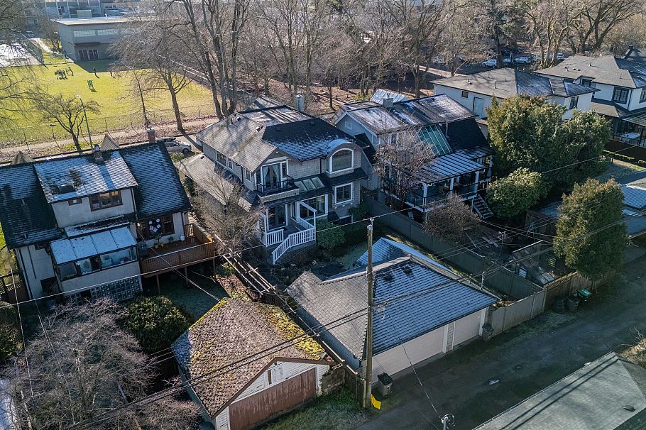 3939 W 14th Avenue Vancouver, BC - 5