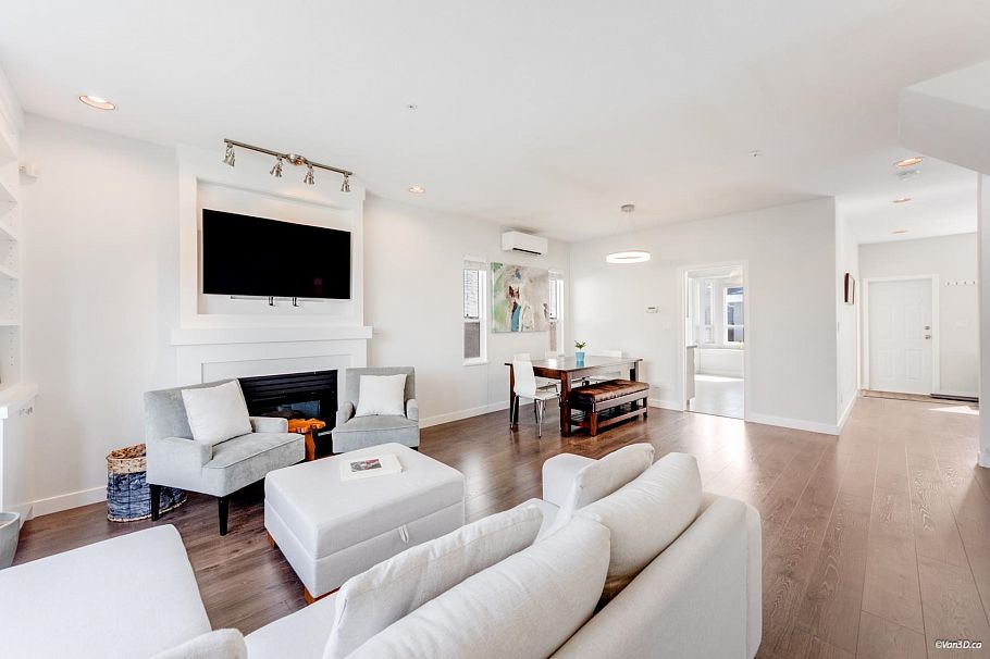 2648 E 19th Avenue Vancouver, BC - 3