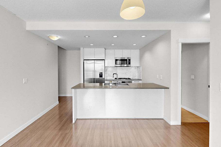 901 3281 E Kent Avenue North Vancouver, BC - 4
