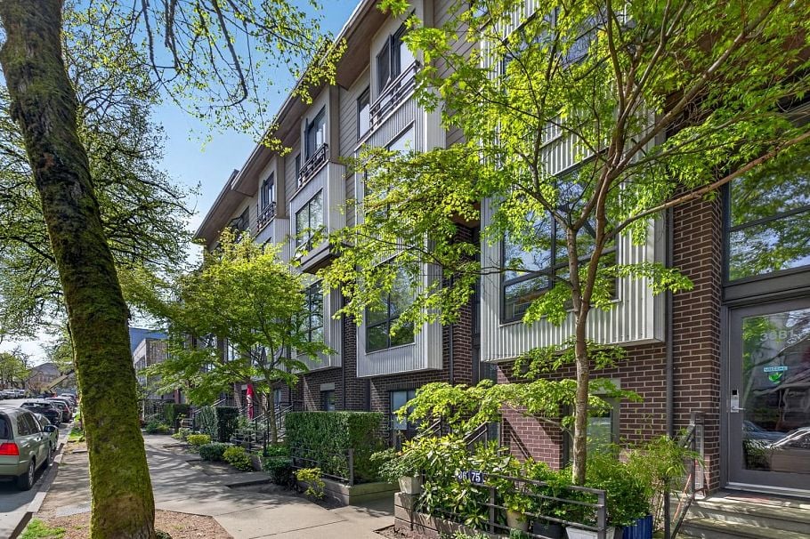 3683 Commercial Street Vancouver, BC - 1