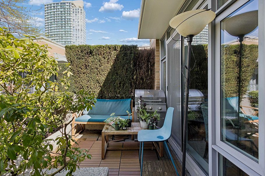 2P 1033 Marinaside Crescent Vancouver, BC - 1